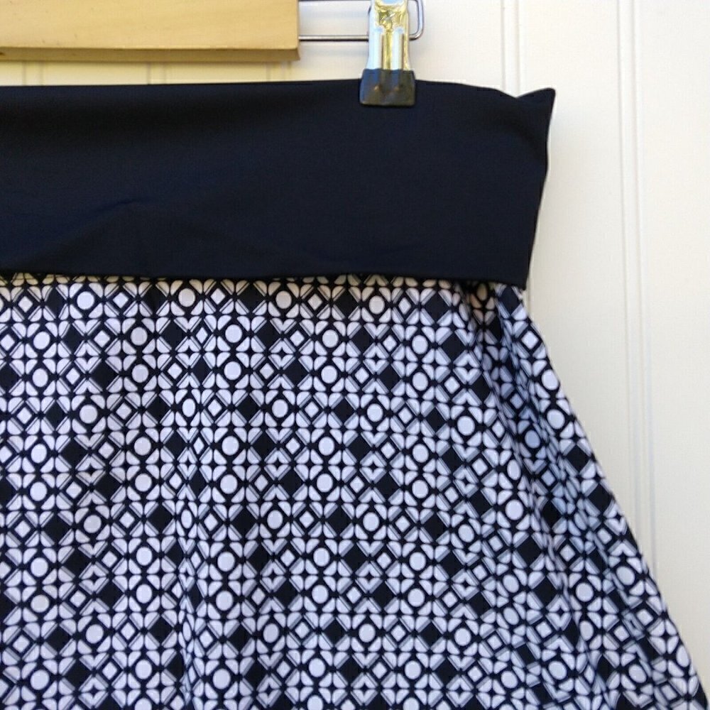Title Nine Foldover Skirt Size XL Black White Print Short Stretch Active Workout - Picture 3 of 8